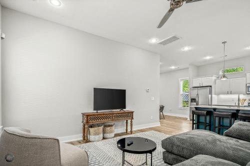 Bright Amp Modern Family Retreat 5 Location 2br