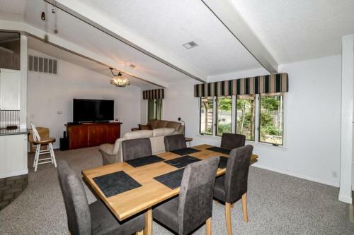 05244 - 44 Pego Circle