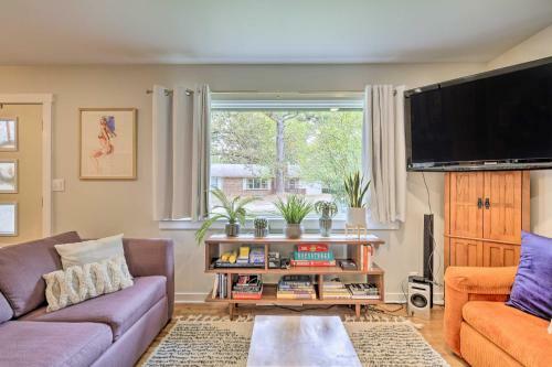 Renovated Eureka Springs Home - 1 Mi To Dtwn!