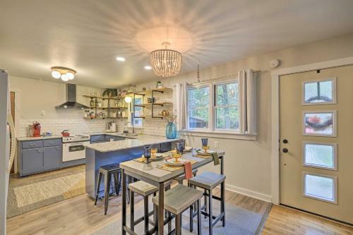 Renovated Eureka Springs Home - 1 Mi To Dtwn!