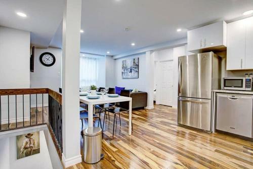 Stella Stays Gorgeous 2 Floor Home Downtown Mtl Parking