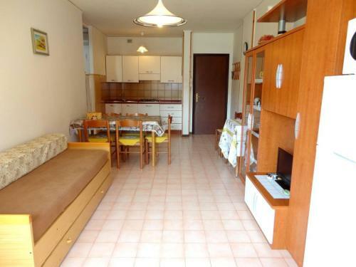 Beautiful Apartment For 5 People -terrace-pool-tv