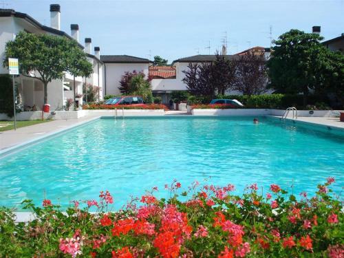 Villa In Front Of The Pedestrian Area With Pool