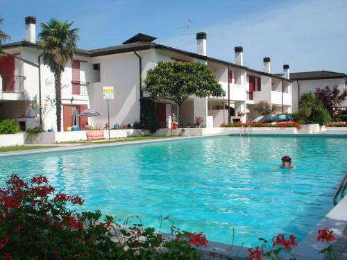 Villa In Front Of The Pedestrian Area With Pool
