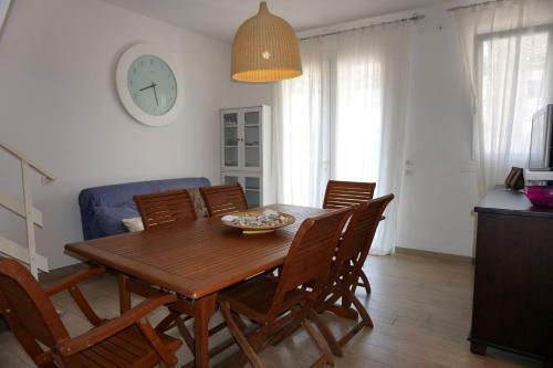 Villa In Front Of The Pedestrian Area With Pool