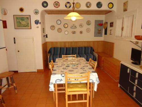 Beautiful Villa For Six People-pool-tv-ac