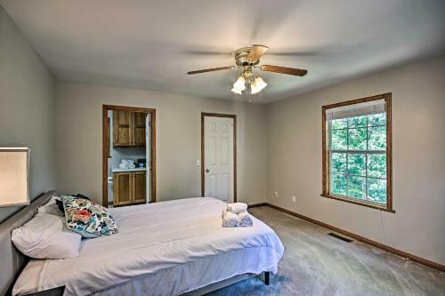 Spacious Rogers House With Beaver Lake Access!
