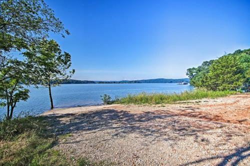 Spacious Rogers House With Beaver Lake Access!