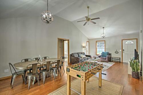 Spacious Rogers House With Beaver Lake Access!