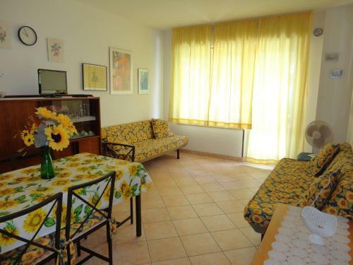Beautiful Apartment For 5 People Facing The Sea