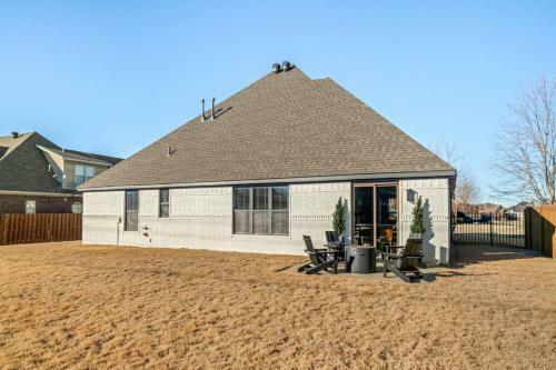 Apollo House - Amazing Location In Rogers, Ar - Sleeps 11!