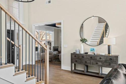 Apollo House - Amazing Location In Rogers, Ar - Sleeps 11!