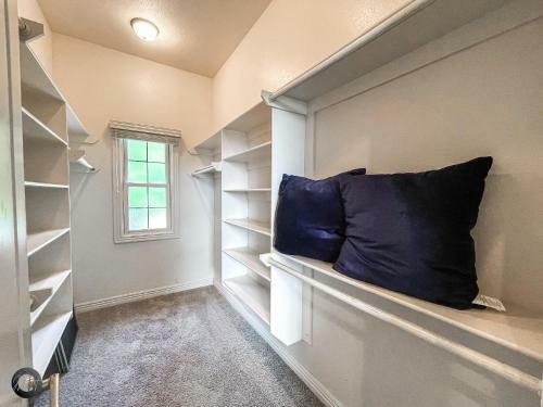Stylish Amp Comfy Oasis 5min To Amp Queen Beds