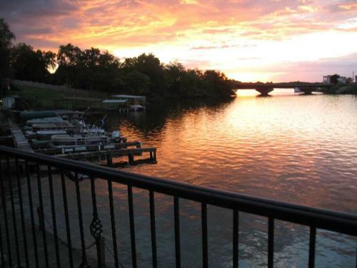 Apartamento Unique, Lakefront Corner Condo With 2 En Suite Brs