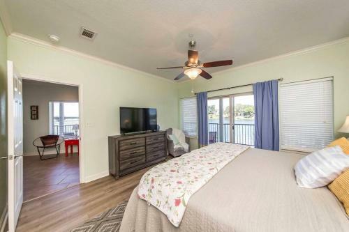 Apartamento Unique, Lakefront Corner Condo With 2 En Suite Brs
