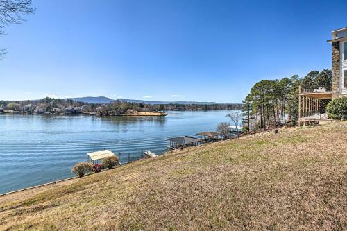 Stunning Hot Springs Retreat On Lake Hamilton
