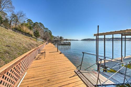 Stunning Hot Springs Retreat On Lake Hamilton