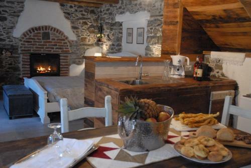 Apartamento Chalet In Pietra E Legno Con Caminetto