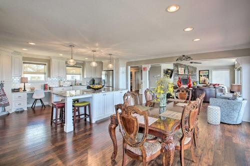 Luxe Home With Deck Mins To Lake And Natl Park!