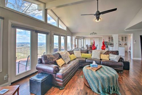 Luxe Home With Deck Mins To Lake And Natl Park!