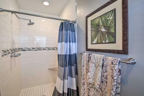 Luxe Home With Deck Mins To Lake And Natl Park!