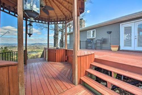 Luxe Home With Deck Mins To Lake And Natl Park!
