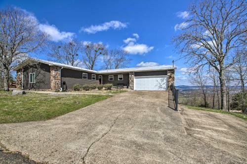 Luxe Home With Deck Mins To Lake And Natl Park!
