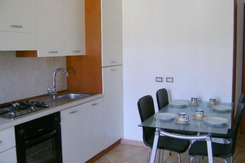 Caulonia, 2 Bed 1st Floor Apartment Close To Beach
