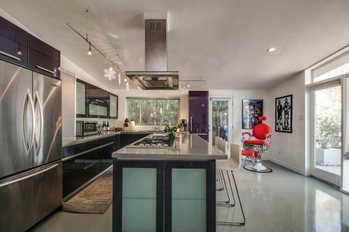 Vintage Charm W Modern Comforts Pool And Hot Tub