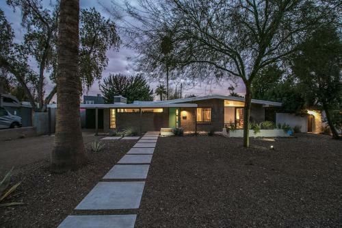 Vintage Charm W Modern Comforts Pool And Hot Tub