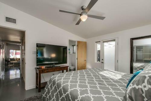 Vintage Charm W Modern Comforts Pool And Hot Tub