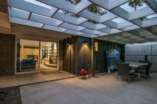 Vintage Charm W Modern Comforts Pool And Hot Tub