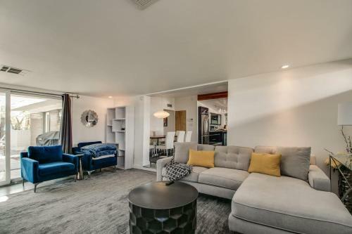 Vintage Charm W Modern Comforts Pool And Hot Tub