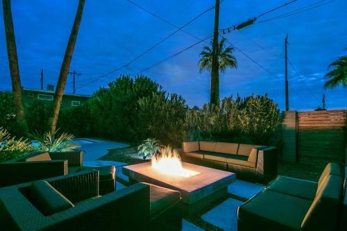 Vintage Charm W Modern Comforts Pool And Hot Tub