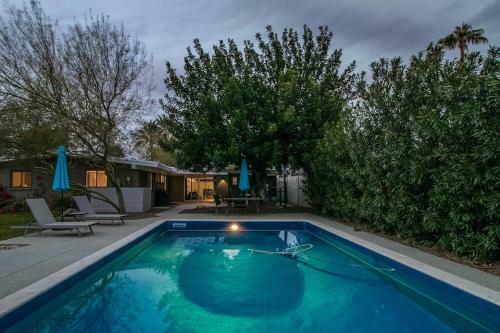 Vintage Charm W Modern Comforts Pool And Hot Tub