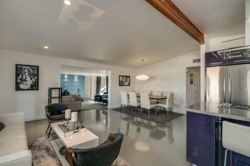 Vintage Charm W Modern Comforts Pool And Hot Tub