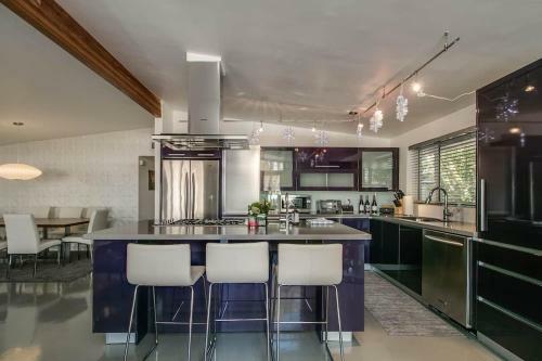Vintage Charm W Modern Comforts Pool And Hot Tub