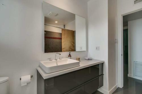 Vintage Charm W Modern Comforts Pool And Hot Tub
