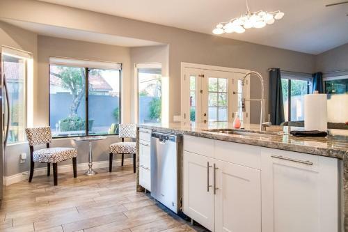 Luxury Modern Home Whtd Pool In North Scottsdale