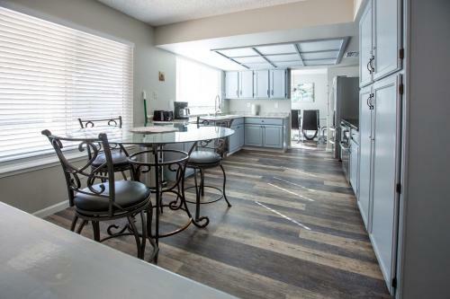Htd Pool/ Bbq/ Putting Green/ 15 Mi To The Airport