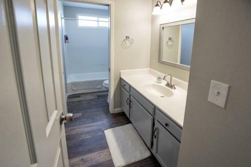 Htd Pool/ Bbq/ Putting Green/ 15 Mi To The Airport
