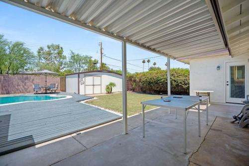 Central 5br Resort Style Retreat W/pool, Game, & Bbq