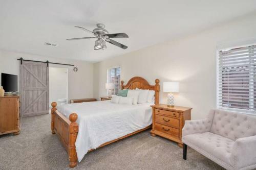 Central 5br Resort Style Retreat W/pool, Game, & Bbq