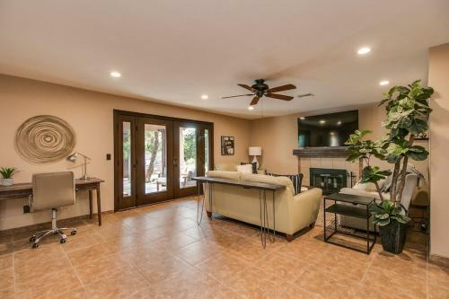 North Scottsdale Retreat W Resort Like Backyard