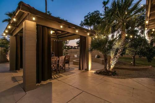 North Scottsdale Retreat W Resort Like Backyard