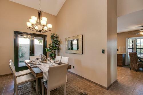 North Scottsdale Retreat W Resort Like Backyard