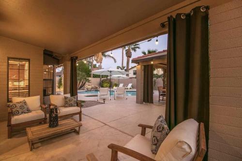 North Scottsdale Retreat W Resort Like Backyard