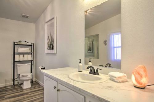 Family-friendly Phoenix Home 34 Mi To Dtwn!