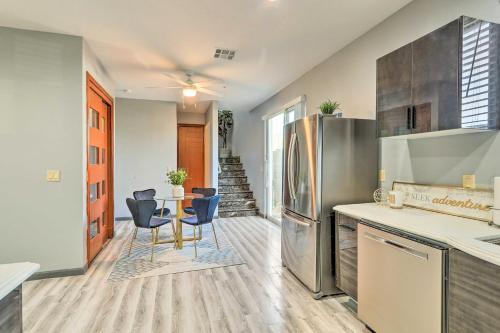 Chic Pet-friendly Townhome Near Papago Park!