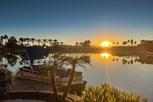 Lakefront Oasis